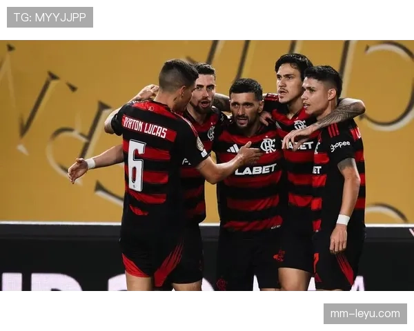 拉菲尼亚持续提升双脚能力，助力球队突破防线迎来胜利