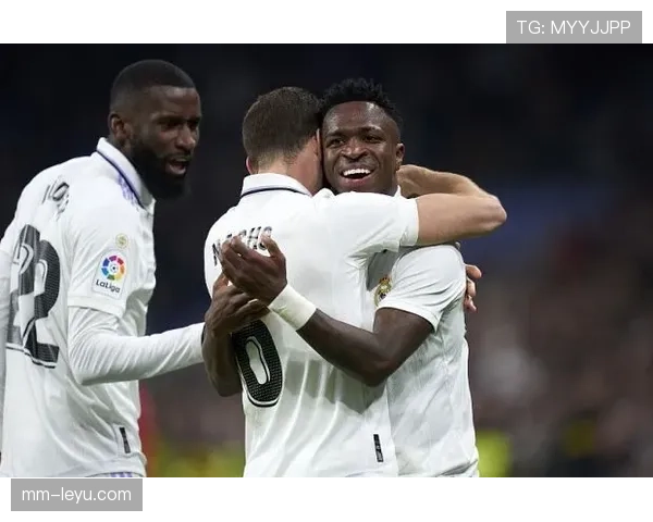 尼科·威廉斯与维尼修斯：速度型边锋的战术角色对比分析