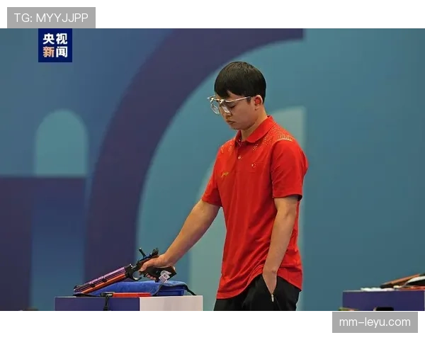 杨昊私服照一出：赛场硬汉，生活像拿着VIP卡的邻家大哥，这反差也太上头了